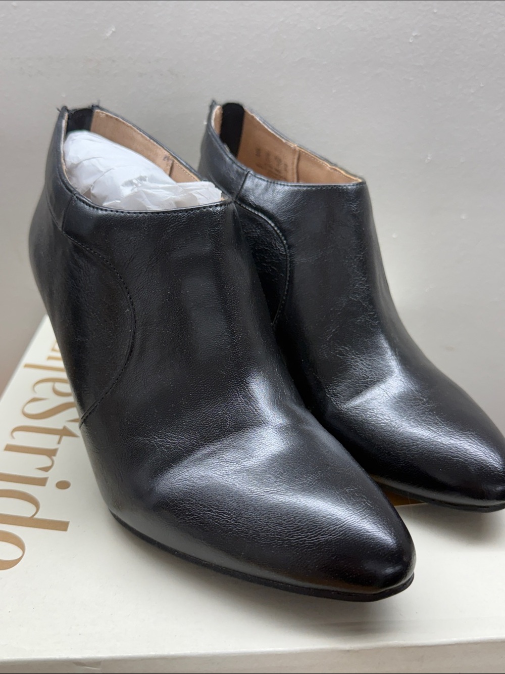 Life Stride Georgia Classic Black Leather Women’s Ankle Booties Size 9
